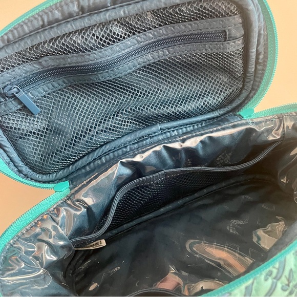 NEW! Vera Bradley Cosmetic Train Case - Picture 5 of 7